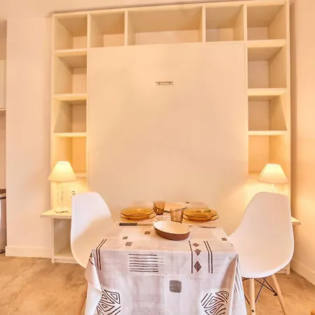 Lumineux Avec Balcon, A 400 M Des Thermes, Wifi Et Parking Inclus - Fr-1-841-21 דירה